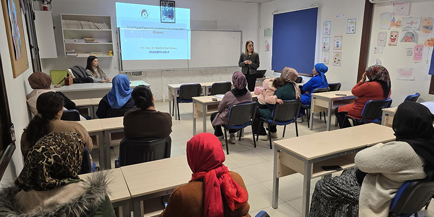 Uzmanlar çocukların ve ergenlerin beslenmesiyle ilgili eğitim verdi