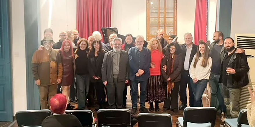 Şiirler savaşların susması için okundu