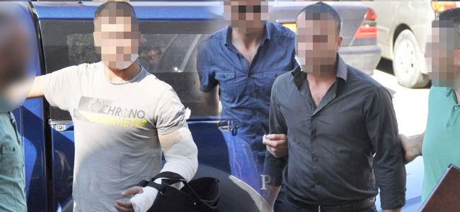 Bıçakla birbirlerine saldırdılar…