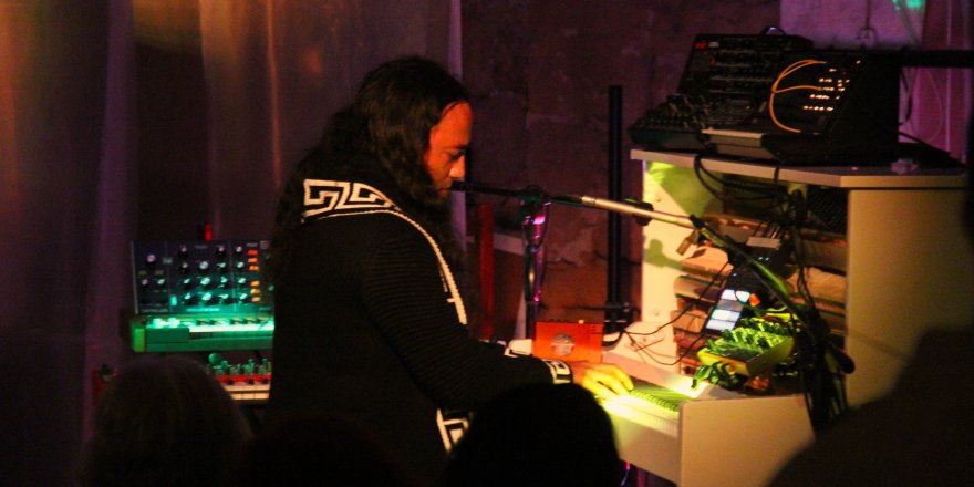 Hüseyin Kırmızı, Metamorphosis 26 eseri ile Jungcu felsefeye bir saygı duruşunda  bulundu