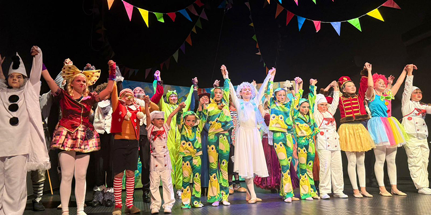 Beşparmaklar Tiyatro Festivali’nde “Buratino” büyüledi