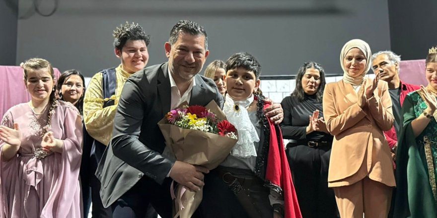 “Hamlet” adlı oyun sanatseverlerle buluştu