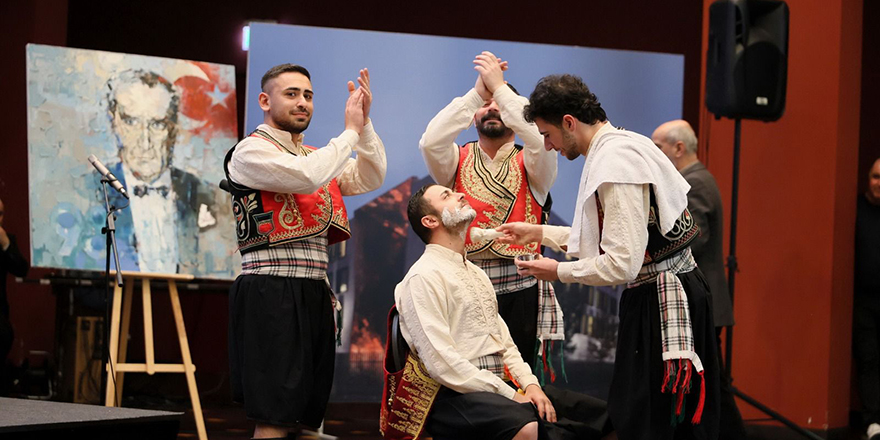 Gazimağusa Belediyesi Halk Dansları Topluluğu, Berlin’de sahne aldı