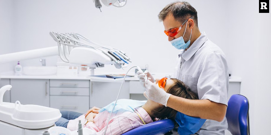 İzmir'in En İyi Diş İmplant Klinikleri (2026)