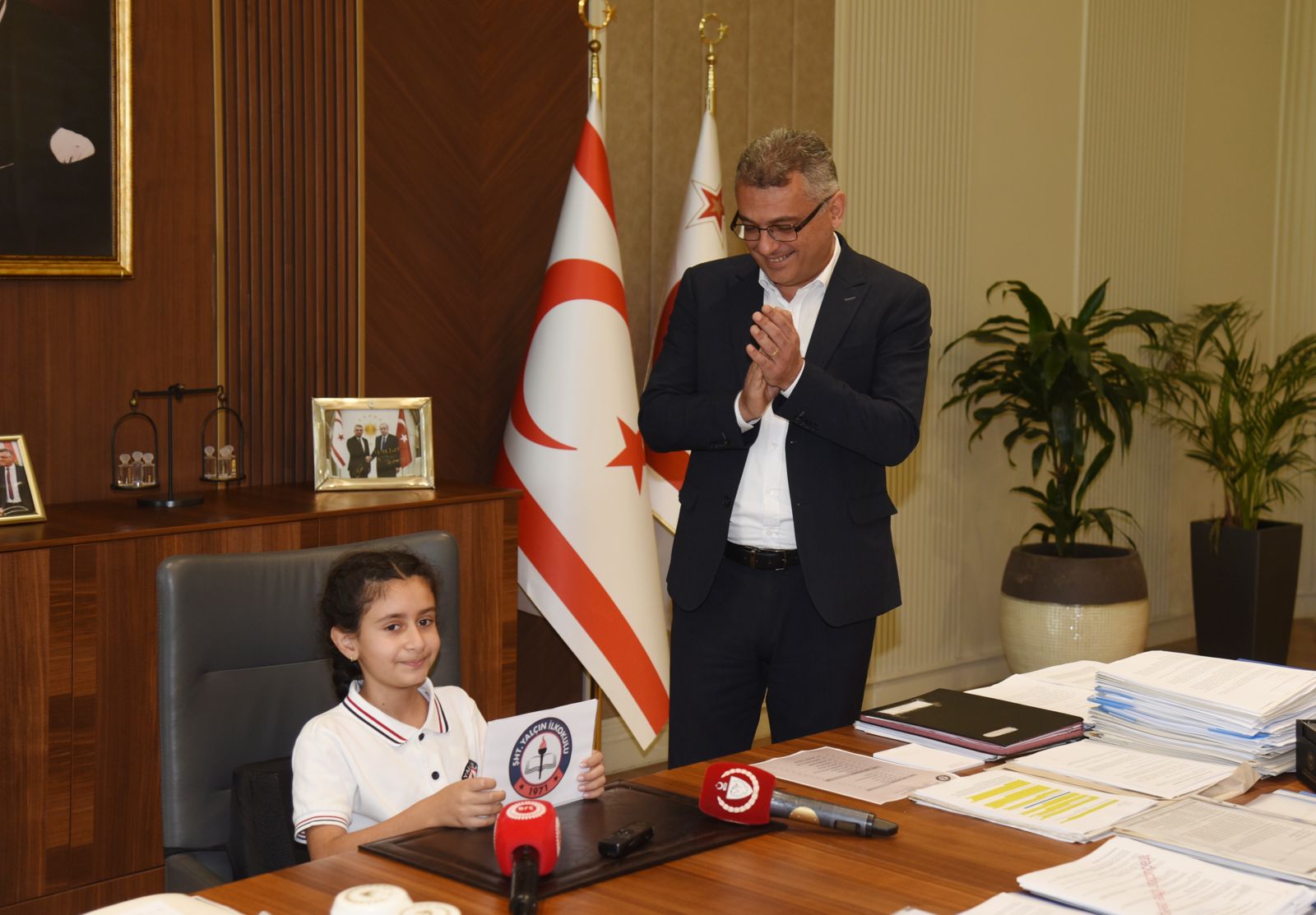 Erhürman, Şehit Yalçın İlkokulu öğrencilerini kabul etti