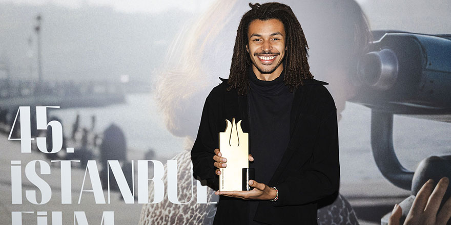 Altın Lale gelecekte geçen Ai yaratımı aşk hikayesine gitti