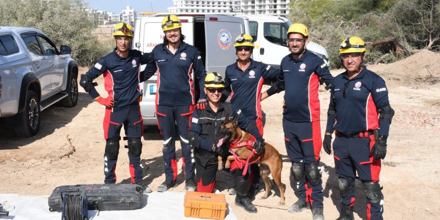 KARK'ın arama kurtarma köpeği Sebil, Tekirdağ’da bir enkaz çalışmasına katıldı