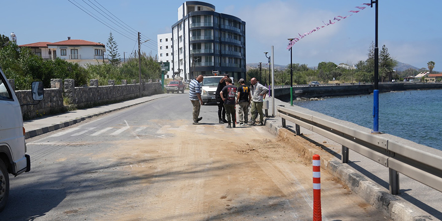 Lefke Belediyesi, Ecevit Caddesi’nde çöken yolu onardı