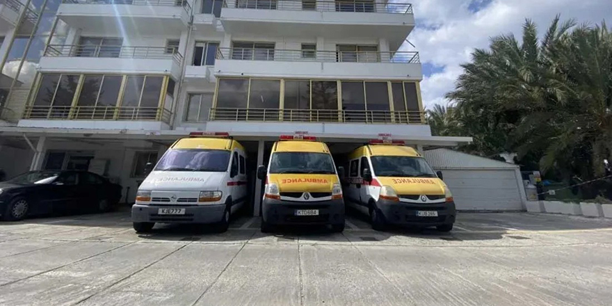 Baf’ta dört ambulans kundaklandı