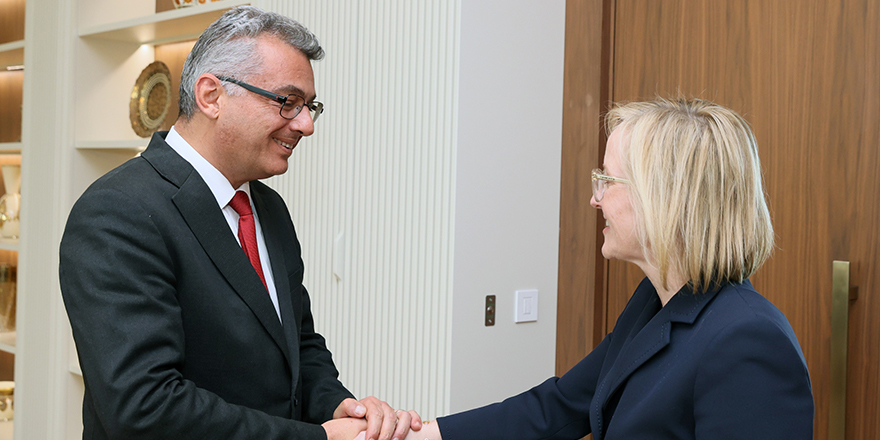 Erhürman, ABD’nin Lefkoşa Büyükelçisi Julie S. Davis ile görüştü