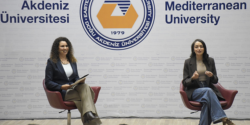 Ödüllü gazeteci DAÜ Mezunu Alaqad, öğrencilerle buluştu