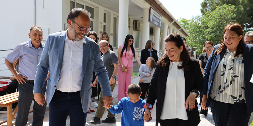 Sadıkoğlu, Ötüken Özel Eğitim Okulu’nu ziyaret etti