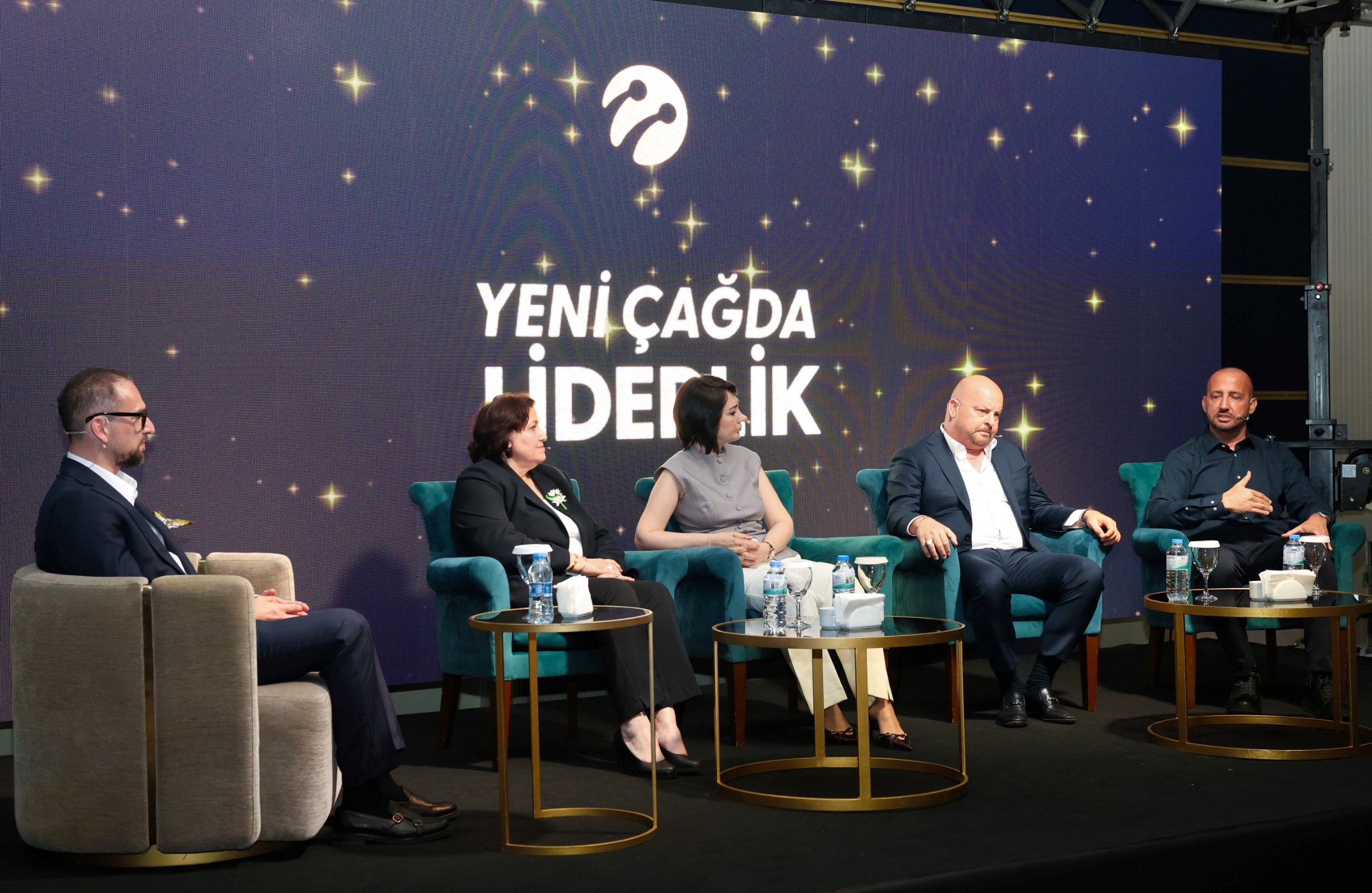 İş dünyasında dönüşüm ve liderlik ele alındı