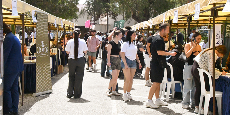 DAÜ’de “Eğitimden Sektöre” temalı Turizm Kariyer Fuarı gerçekleştirildi