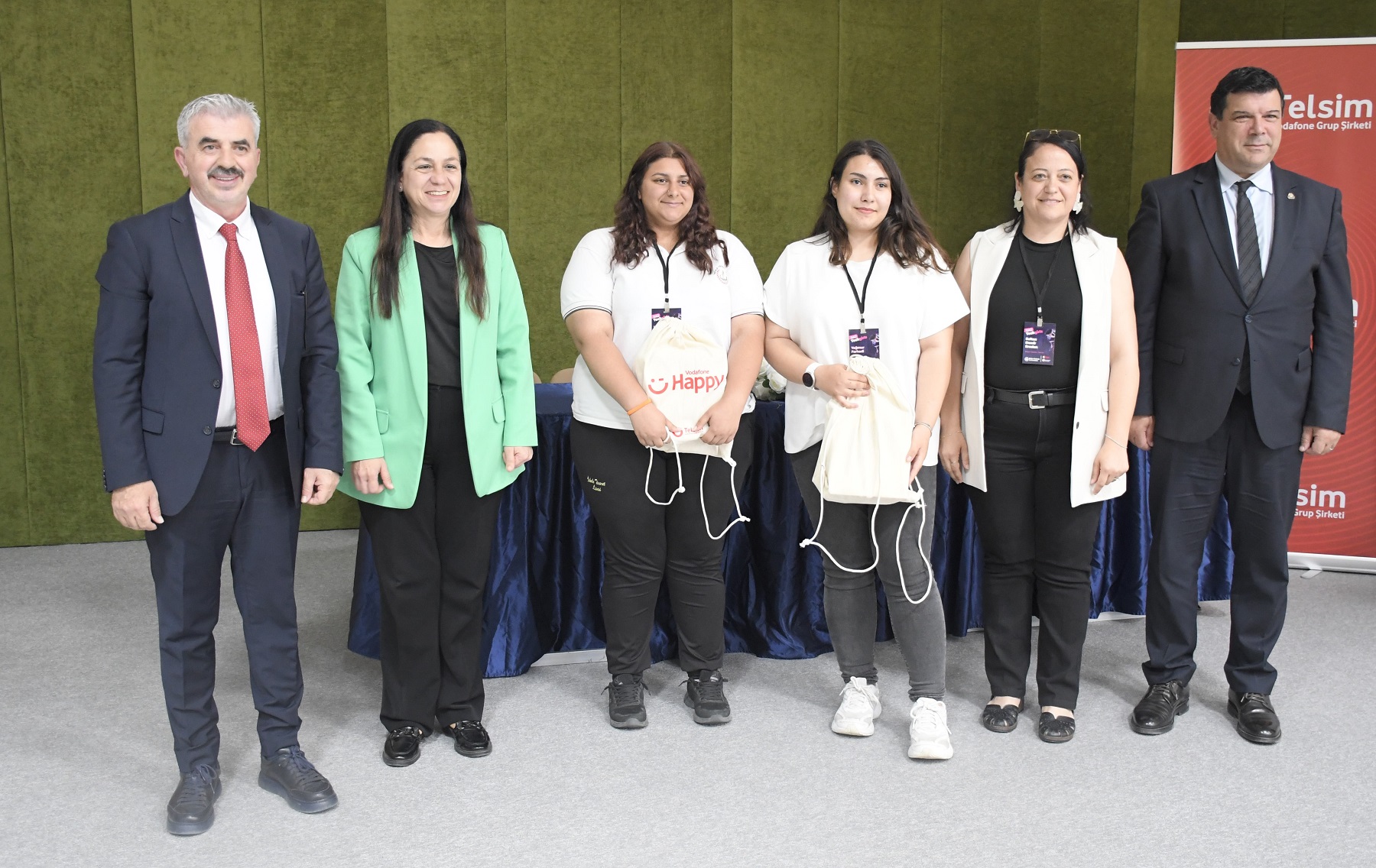 DAÜ TechGirls Komitesi'nin düzenlediği liseler arası bilişim yarışması yapıldı