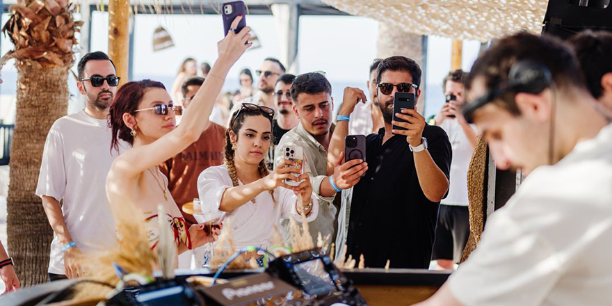 Ülfet Beach Club yaz sezonunu OMNYA konseriyle açıyor