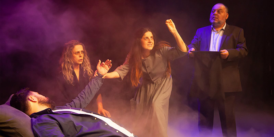“Yanlışlık” adlı oyun 22. Kıbrıs Tiyatro Festivali’nde prömiyerini yaptı
