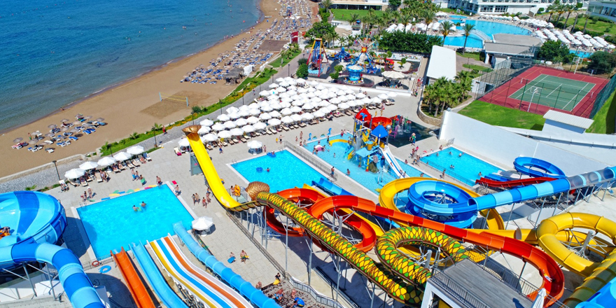Kuzey Kıbrıs'ta aile tatilinin adresi: Acapulco Resort, 2026 sezonuna yenilenen mekanları ve yeni programlarıyla hazır