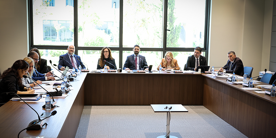 Kamuda çalışan geçici personelle ilgili yasa önerisi komitede onaylandı