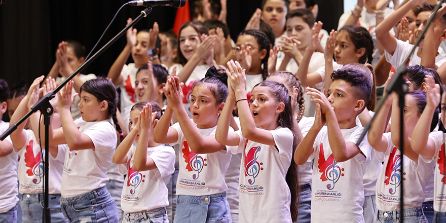 Cumhurbaşkanlığı Çoksesli Çocuk Korosu ilk konserini verdi