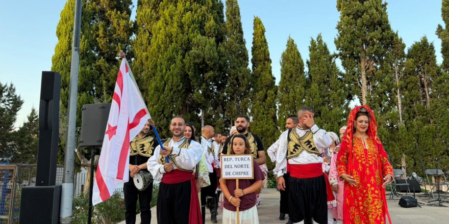 Akademi Sanat Derneği Halk Dansları Topluluğu, İbiza’da festivale katıldı