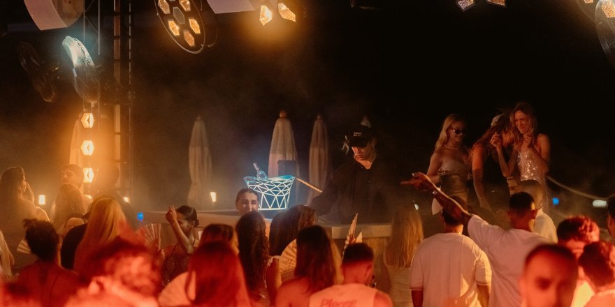 Merit Royal Gardens İskele'de yazın yeni eğlence adresi: Zaia Coastal Club