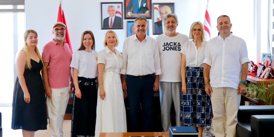 Koro şefleri Uluçay’ı ziyaret etti