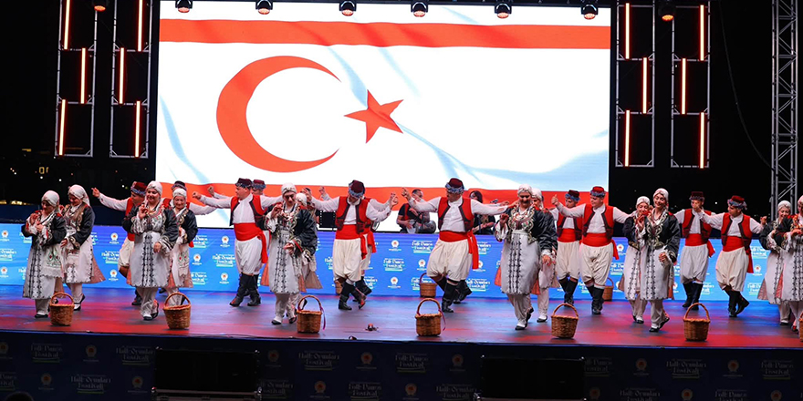 İskele Belediyesi Halk Dansları Topluluğu, Samsun'da sahne aldı