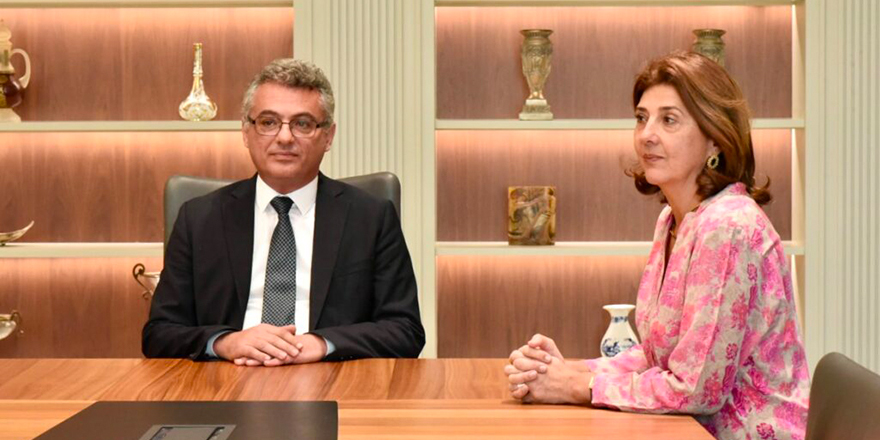 Holguin - Erhürman görüşmesi başladı