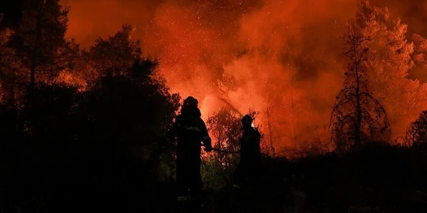 Yunanistan'da orman yangınlarıyla mücadele sürüyor