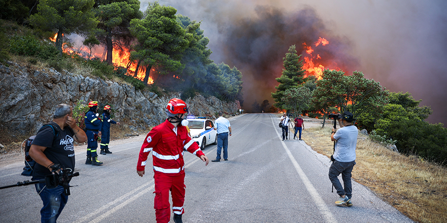 Halkidiki'de çıkan yangında yaklaşık 4 bin dönüm ormanlık alan zarar gördü