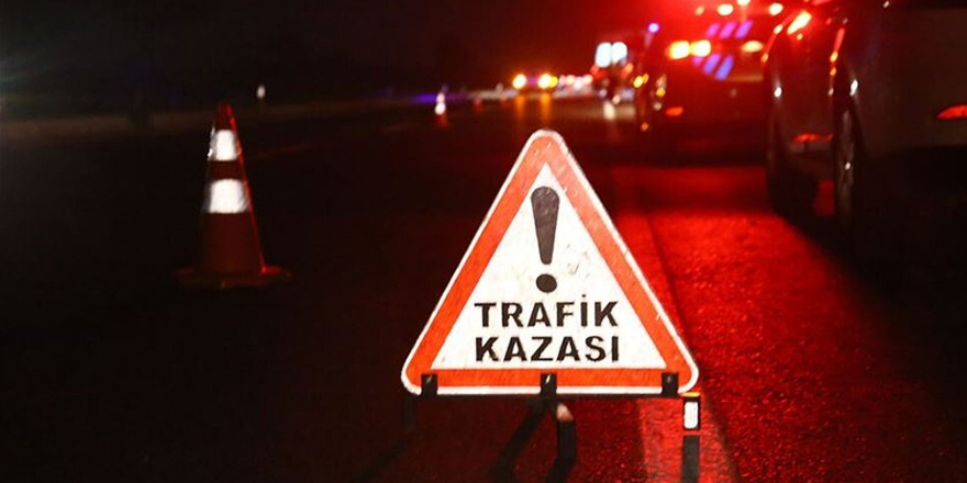 İskele’de alkollü sürücü geri geri giderken başka araca çarptı