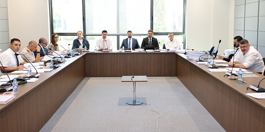 İdari Komite, iki yasa önerisi ve bir yasa tasarısını Genel Kurul’a sevk etti