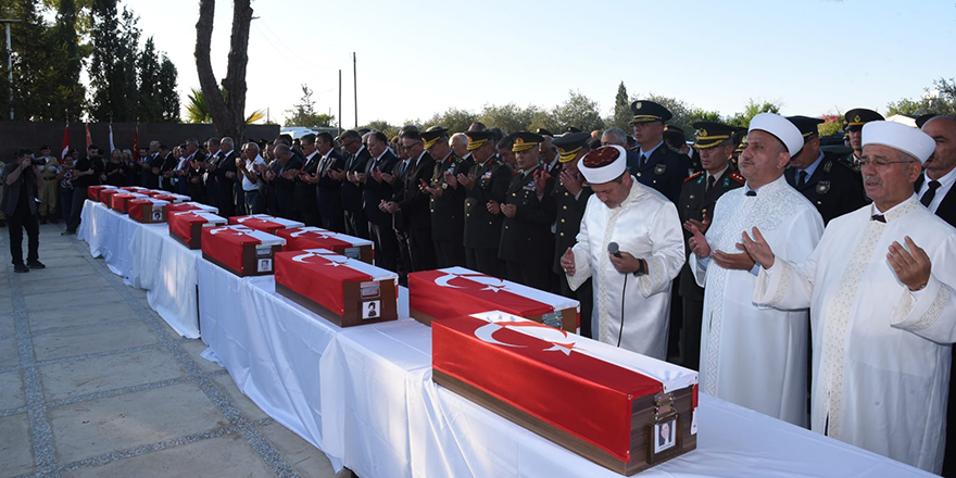 Kimlik tespiti tamamlanan 15 kayıp Atlılar Şehitliği’nde defnedildi