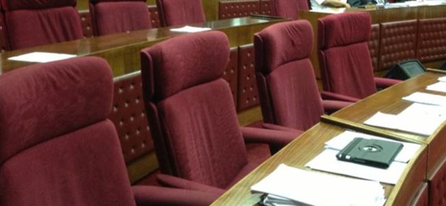 Meclisin tatil süresi 2 aya indirildi