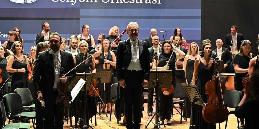 Erhürman, CSO’nun yeni sezon açılış konserine katıldı