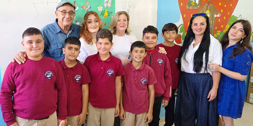 Sanatçılar Karpaz'da öğrencilerle resim çalışması yaptı