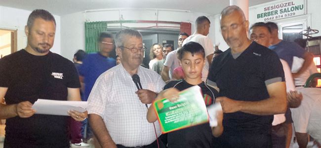 Mormenekşe’de geleceğin futbolcuları belgelerini aldı