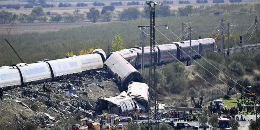 İspanya'daki hızlı tren kazasında can kaybı 68'e çıktı, üç günlük yas ilan edildi