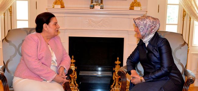 First Ladyler buluştu