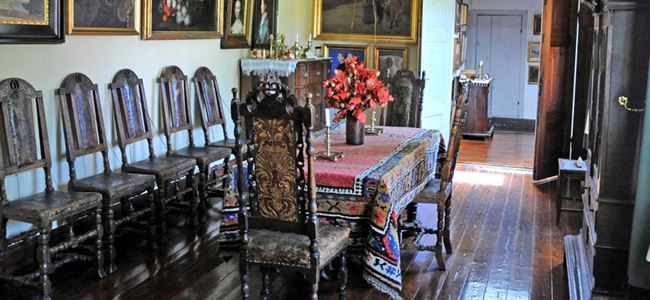 Kraliyet ailesinin mobilyaları satıldı