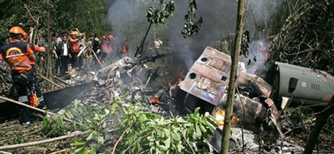 Askeri helikopter düştü, 16 kişi öldü