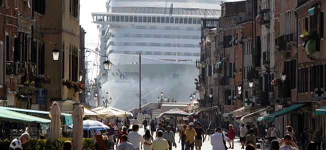 Venedik’te dev yolcu gemilerine yasak