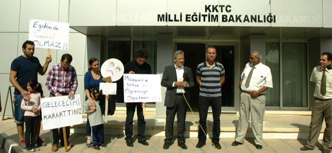 Veliler Eğitim Bakanlığı önünde eylem yaptı