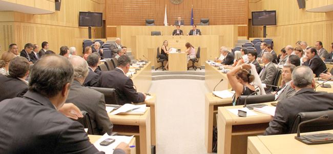 Kıbrıslı Rumların meclis kurumuna güveni az