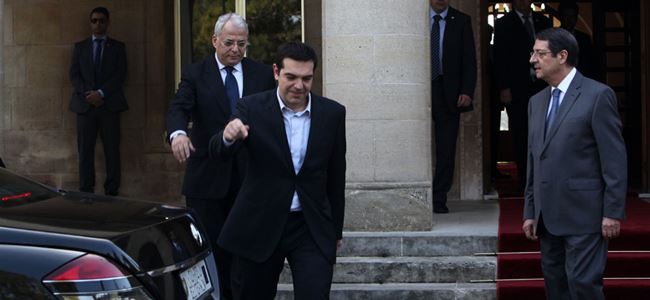 Tsipras adadan ayrıldı