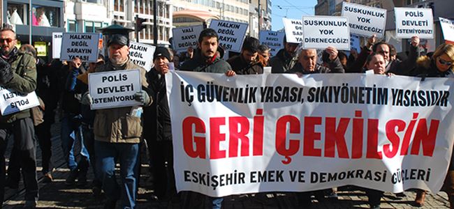 İzcan ve Korkmazhan Türkiye’de eyleme katıldı