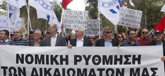 “Kıbrıs Bankası” önünde olaylı eylem