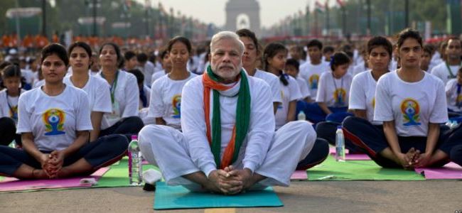 Başbakan halkı ile yoga yaptı