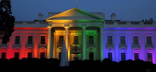 Beyaz Saray gökkuşağına boyandı…
